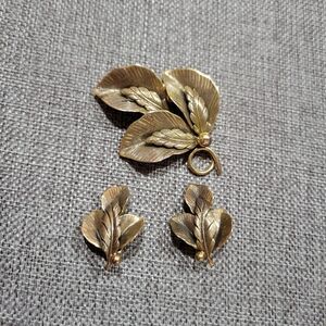 Vintage-Inspired Gold Leaf Brooch Set
